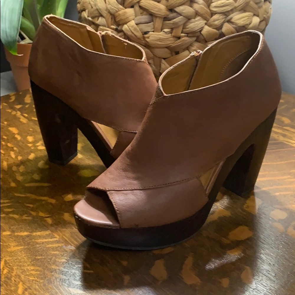 Lucky Brand Cerah platform peek-a-boo ankle boot
